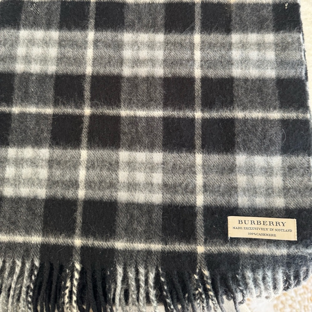 Men’s Cashmere Check Burberry Scarf - Picture 2 of 5